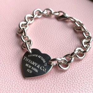 Return to Tiffany Heart Tag Bracelet.